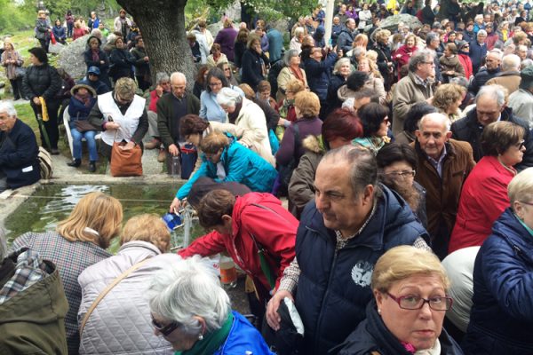 1-sab-mayo-(Peregrinos-en-la-fuente)w