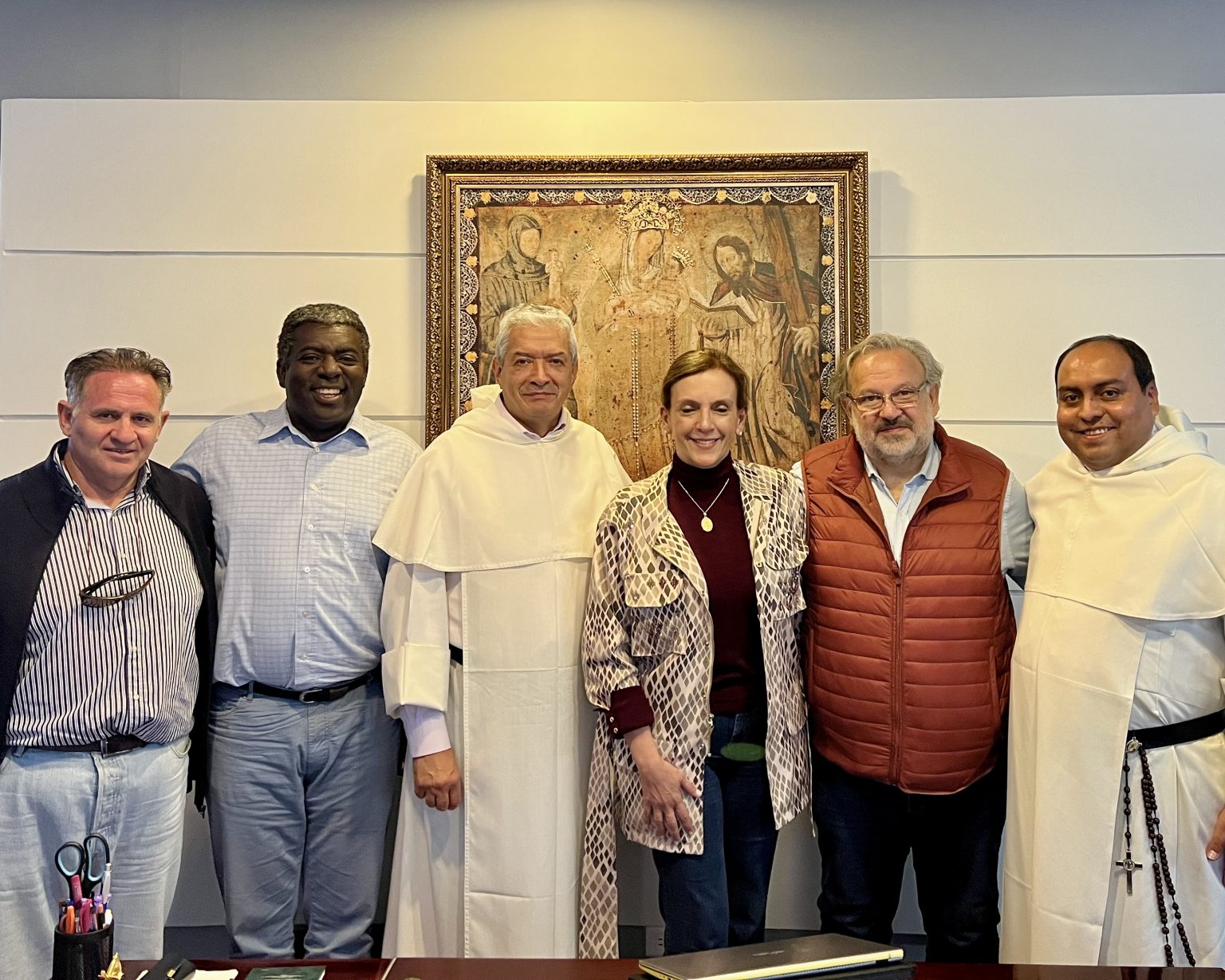 Con el rector del Santuario Nacional de Nuestra Señora del Rosario de Chiquinquirá y la responsable de Mater Fátima.